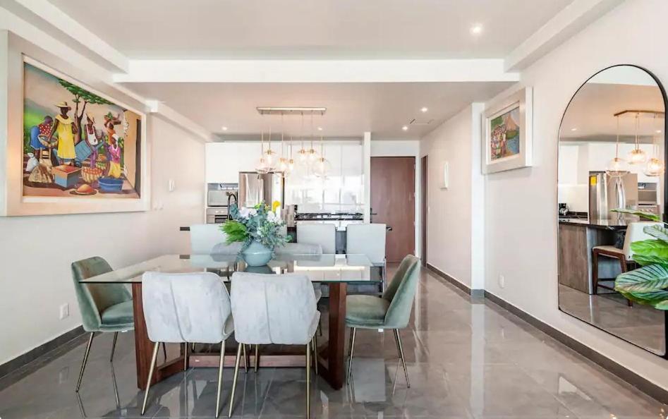 Luxury With Incredible Amenities Apartment *